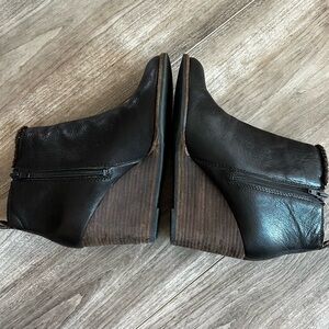 Lucky brown leather ankle booties with faux fur 7 or 7.5